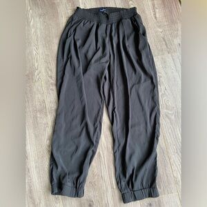 American Eagle very light weight black dance joggers w/ pockets elastic waist